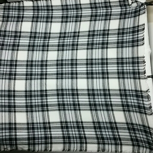 Modcloth oversized scarf/shawl black/white plaid - Picture 5 of 6